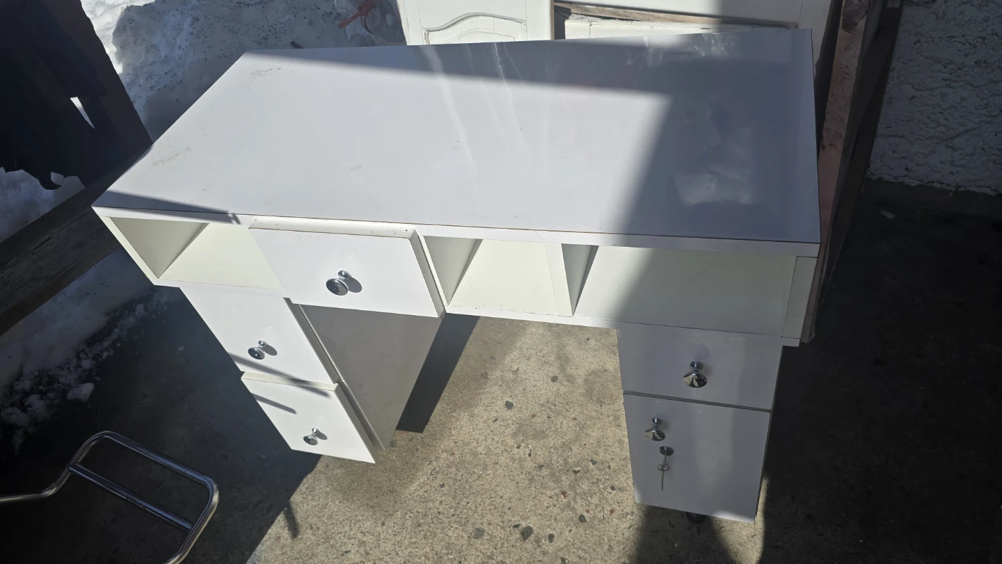 White Vanity Desk with Pink Upholstered Accents