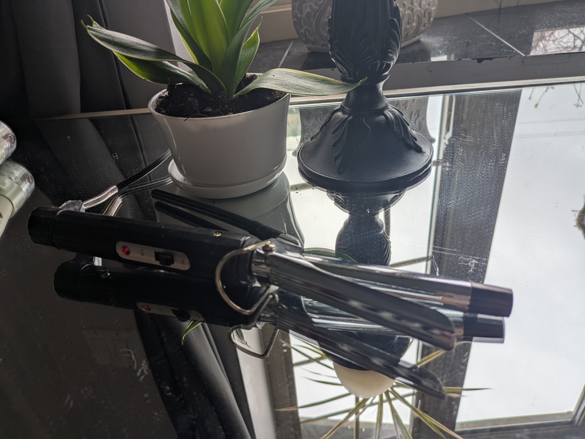 Mini travel size curling iron