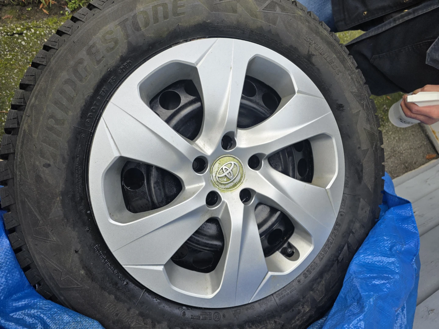 Bridgestone Blizzak DM-V2 Tires 225/65R17 on OEM Toyota Rims