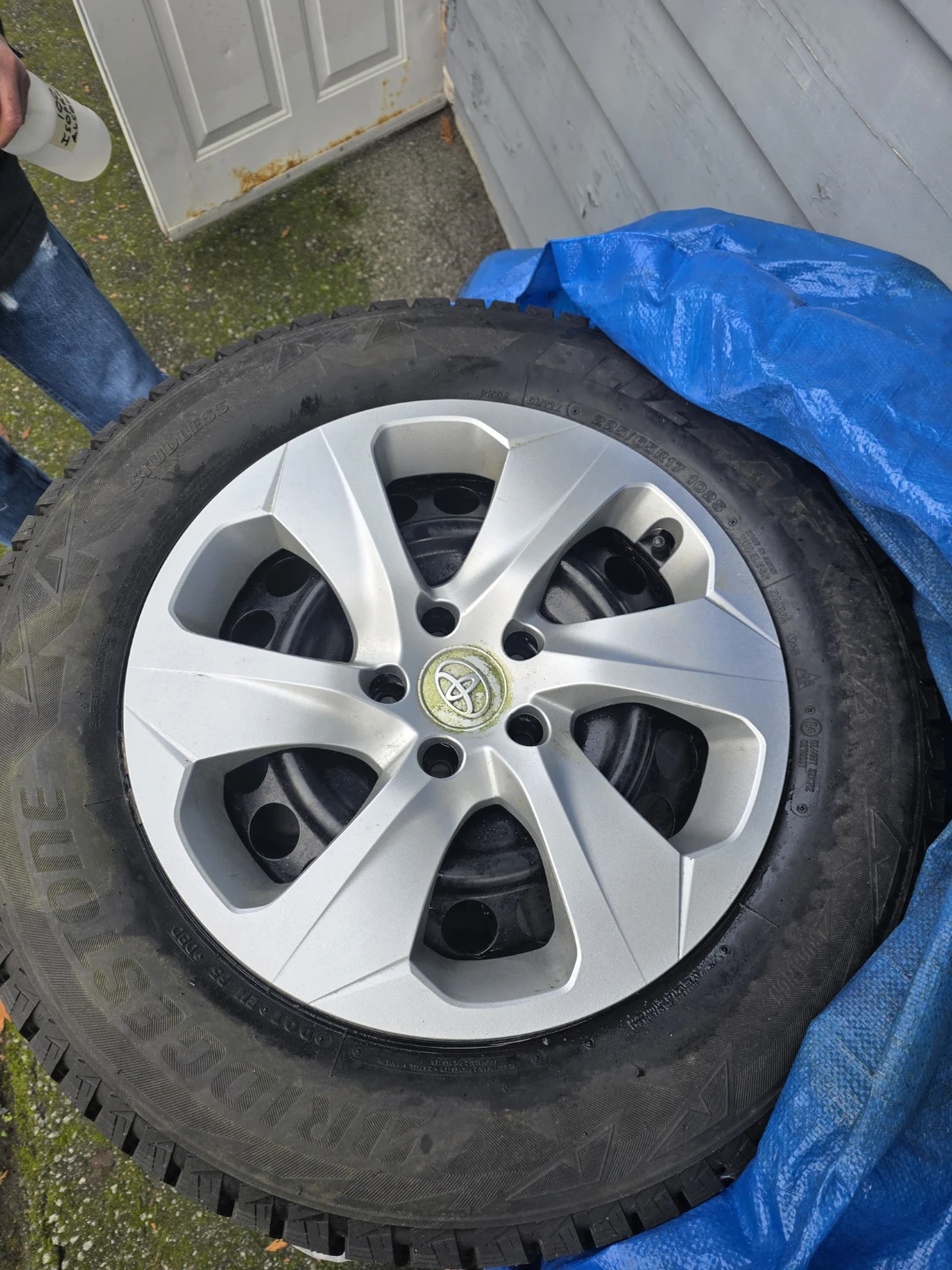 Bridgestone Blizzak DM-V2 Tires 225/65R17 on OEM Toyota Rims - photo 2