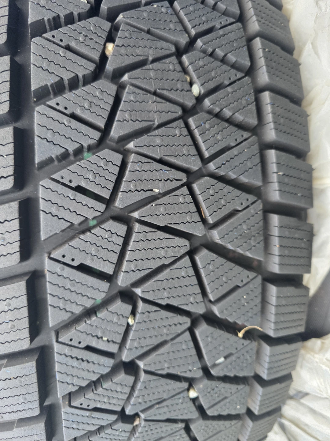 Bridgestone Blizzak DM-V2 Tires 225/65R17 on OEM Toyota Rims - photo 4
