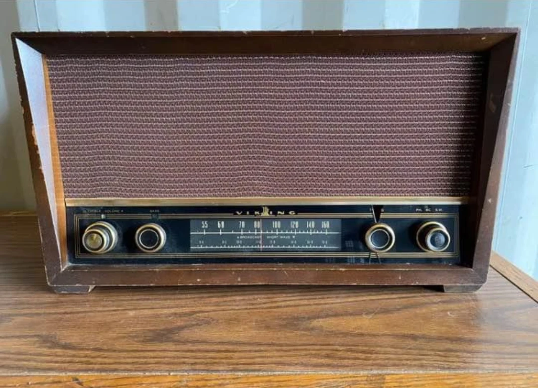 Viking Tube AM/FM Radio