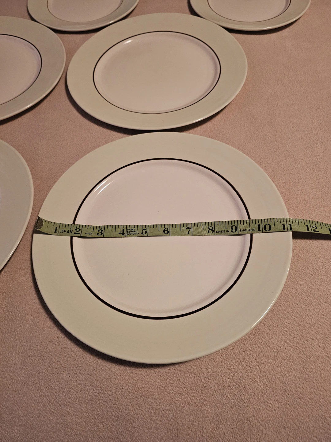 Gibson Everyday Dinnerware Set $5 for all 7 plates - photo 2