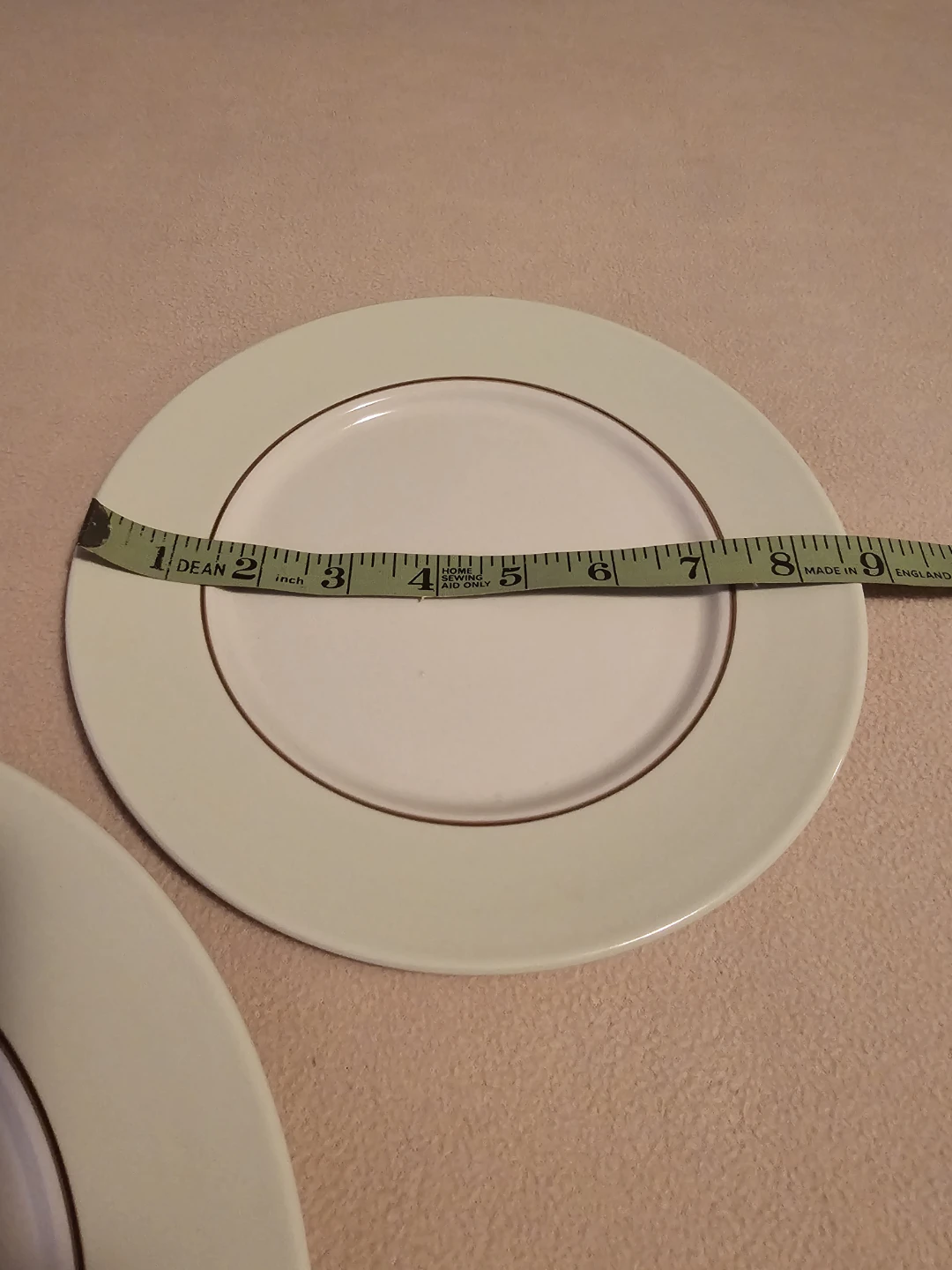 Gibson Everyday Dinnerware Set $5 for all 7 plates - photo 3