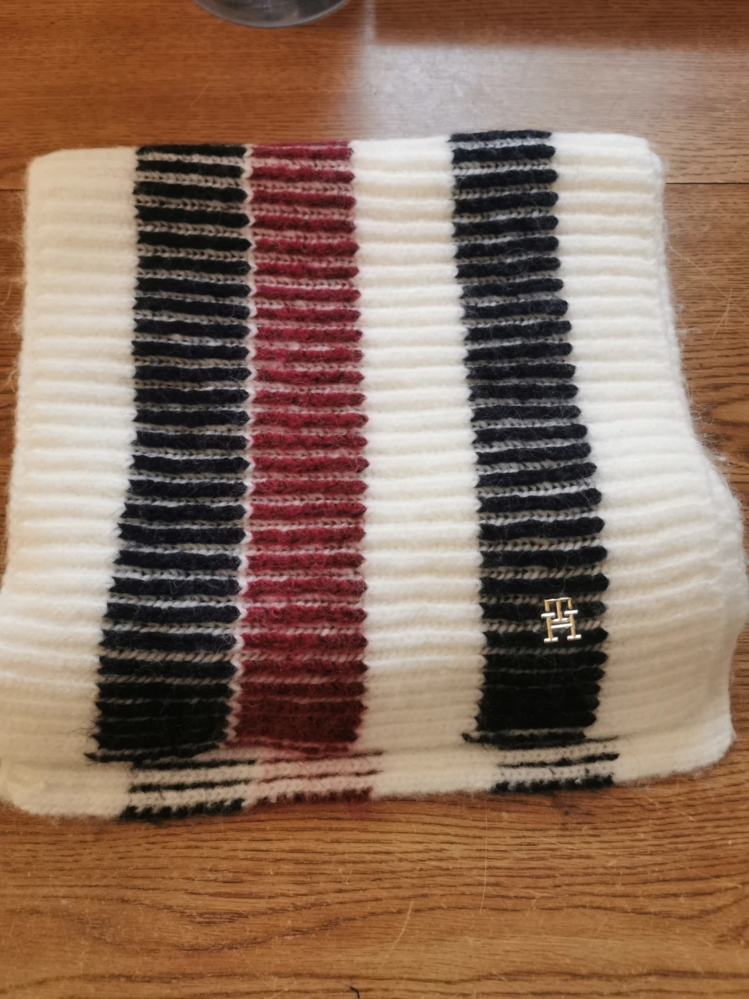 Tommy Hilfiger Scarf - Brand New - photo 2