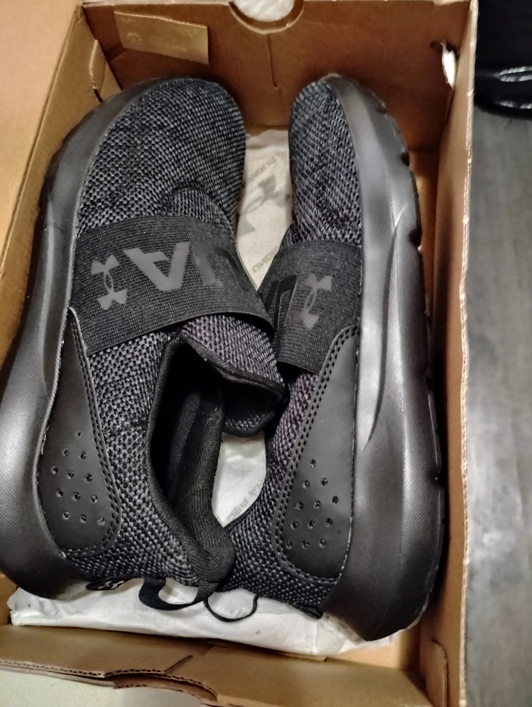 Under Armour UA Surge 3 Slip Shoes - Black - Size 9.5