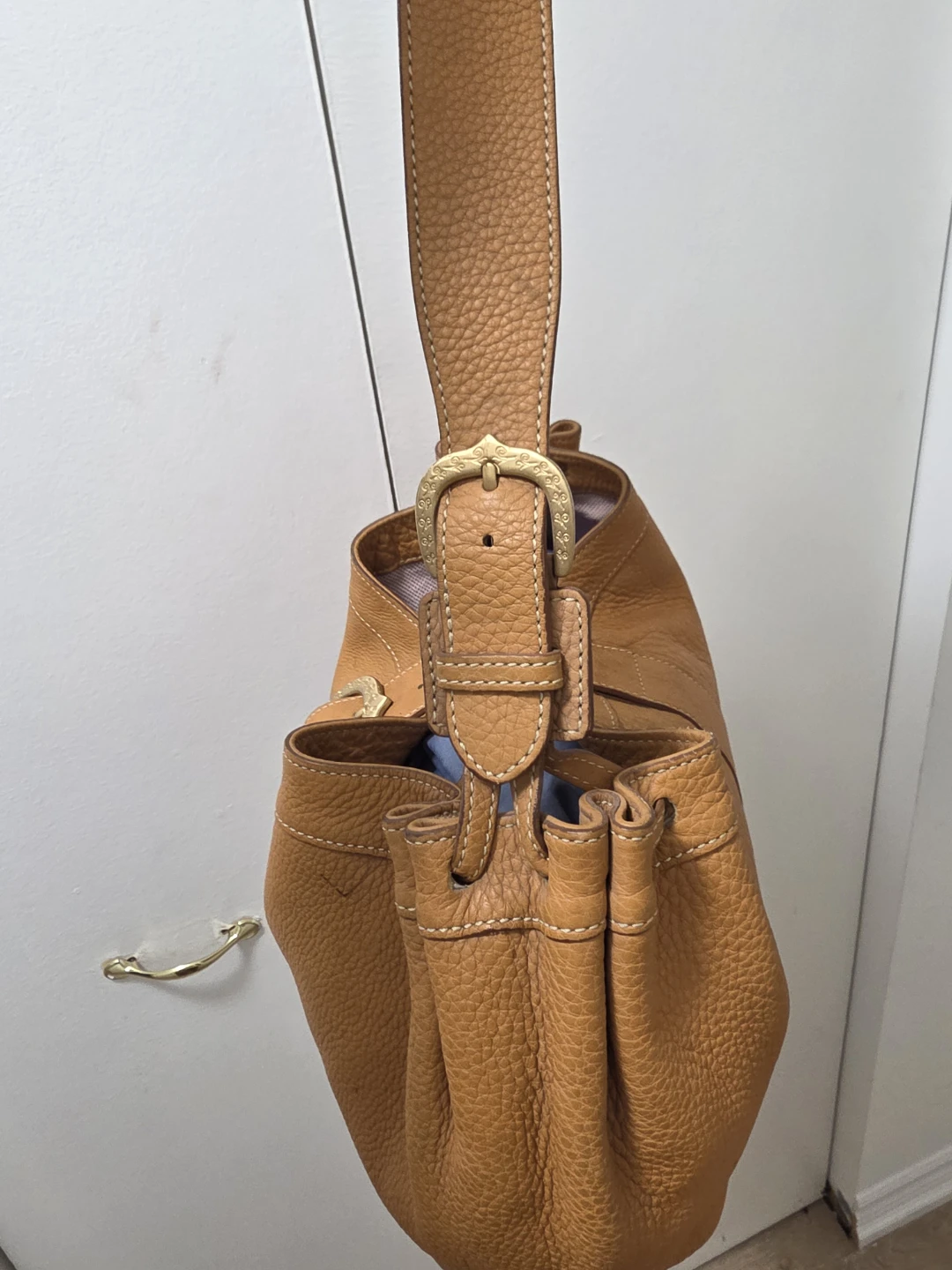 Authentic Dooney & Bourke Drawstring Leather Shoulder Bag - photo 2
