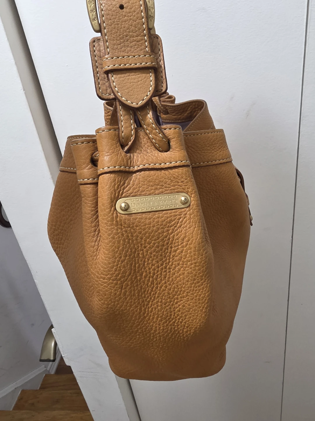 Authentic Dooney & Bourke Drawstring Leather Shoulder Bag - photo 4