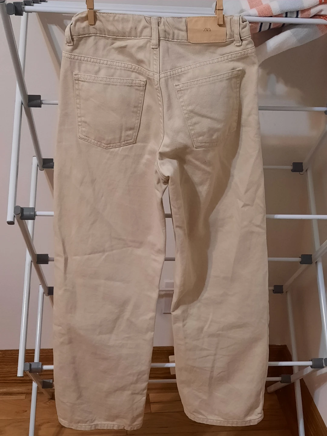 Zara Beige Wide Leg Jeans with Floral Appliques - photo 2