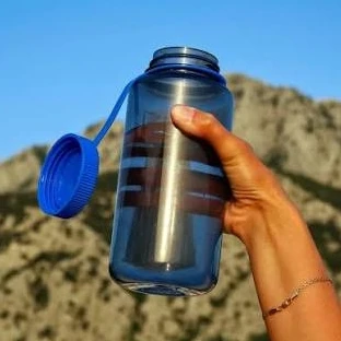 🏆 Reusable Water Bottle