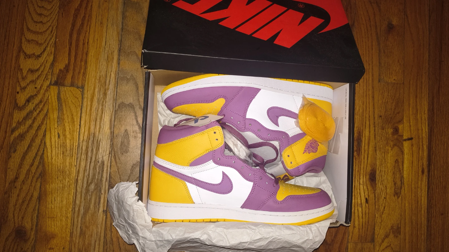 Nike Air Jordan 1 Mid Sneakers