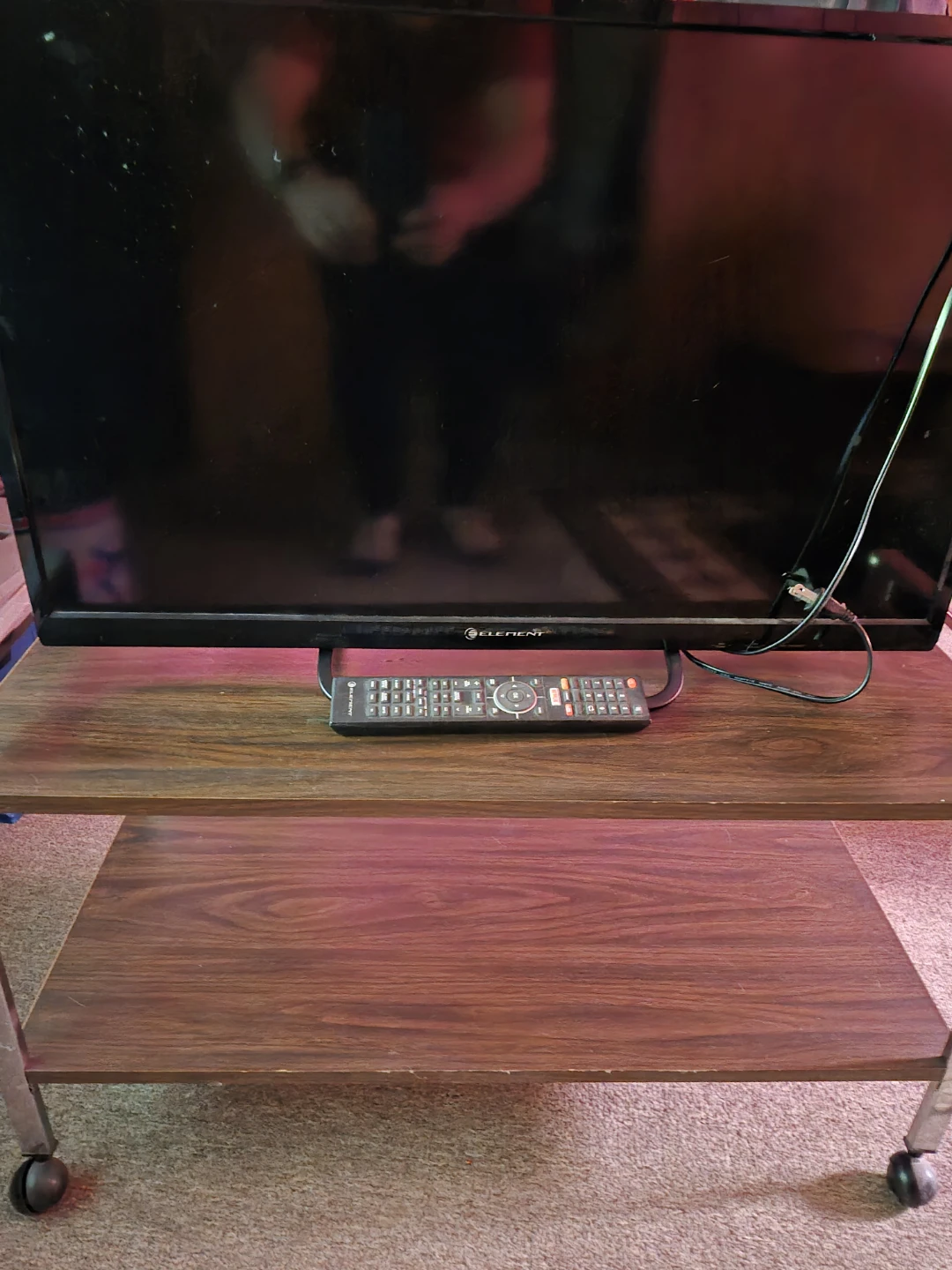 Element 32" Television - photo 2