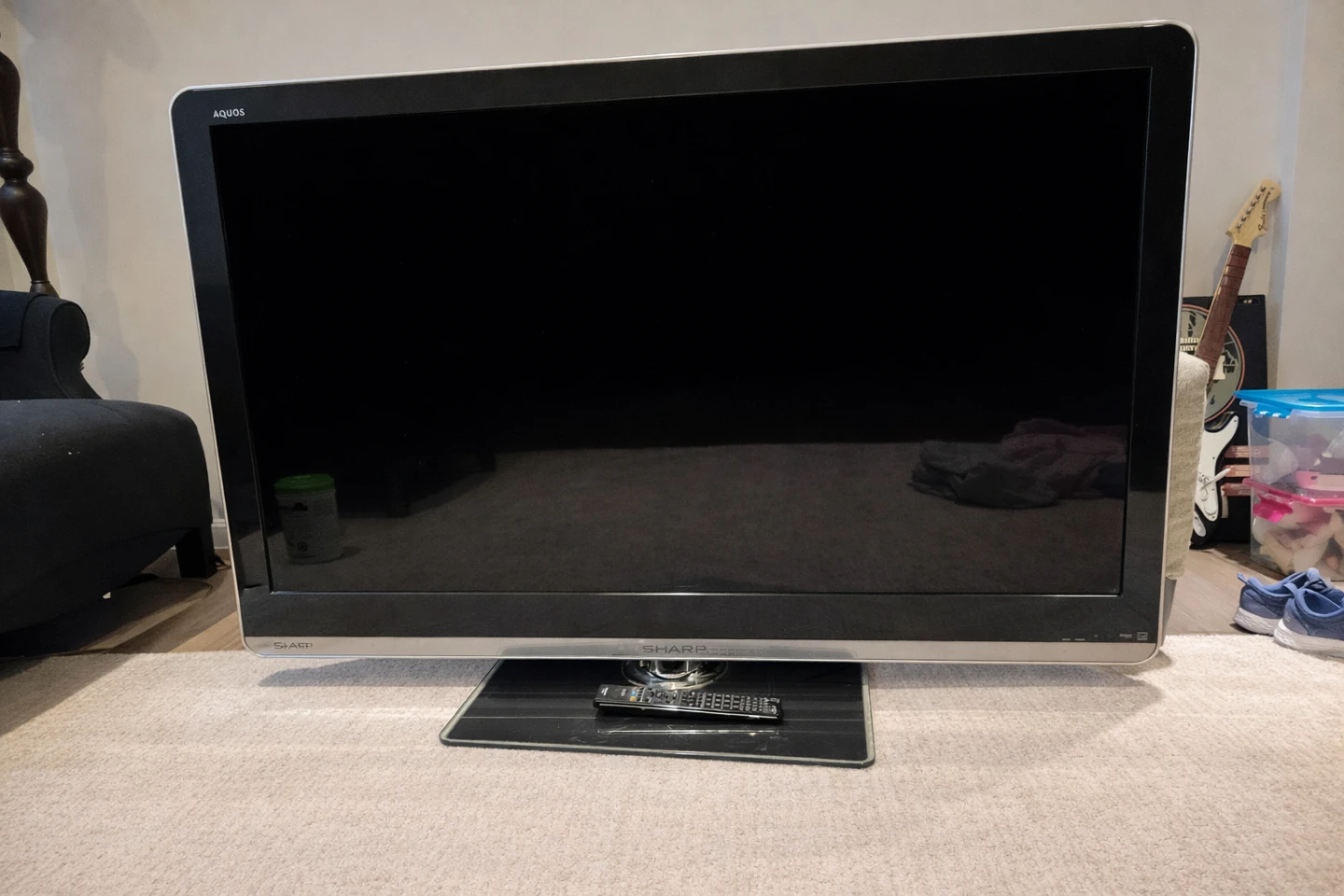 Sharp 52" TV comes with remote can negotiate