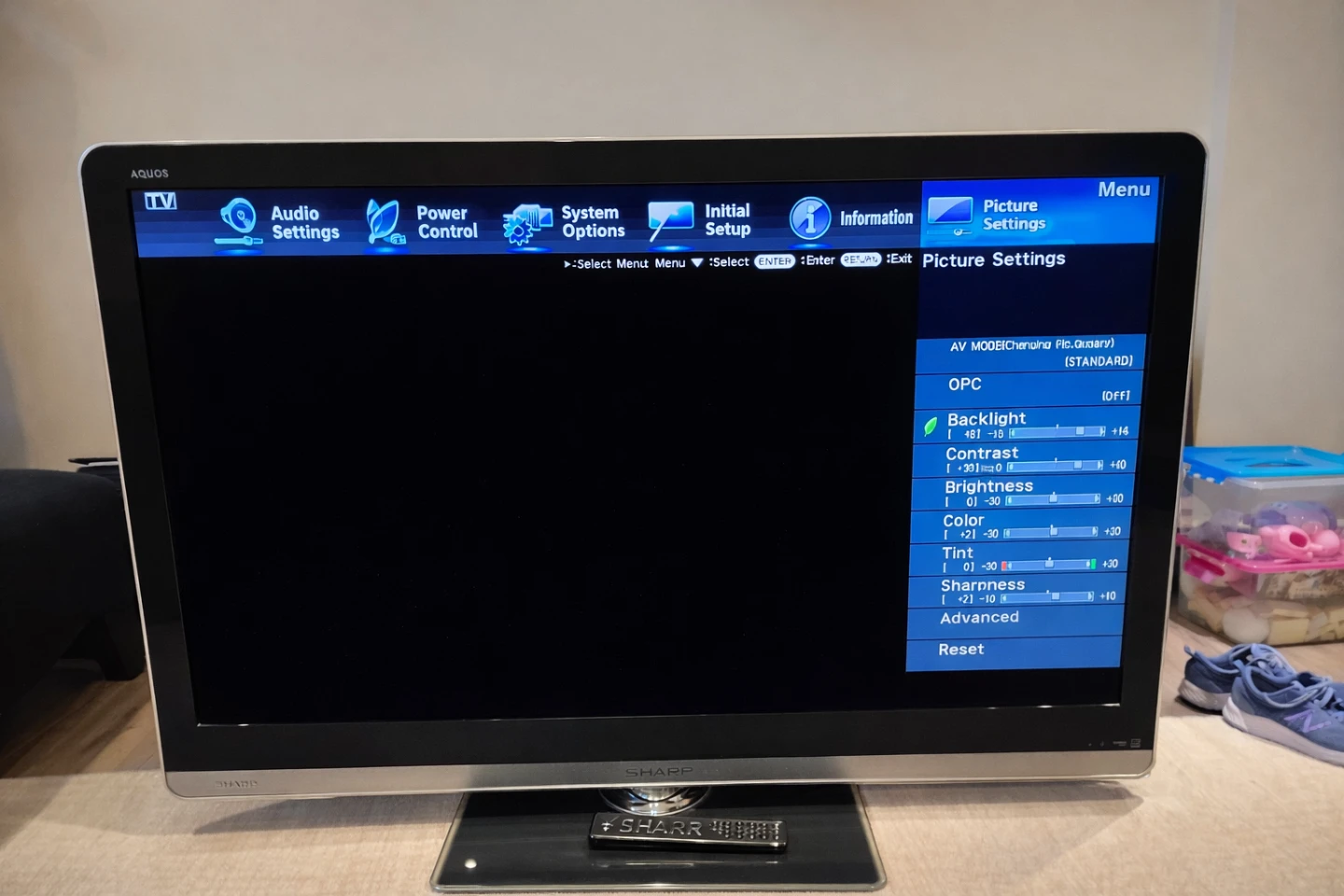 Sharp 52" TV comes with remote can negotiate - photo 2