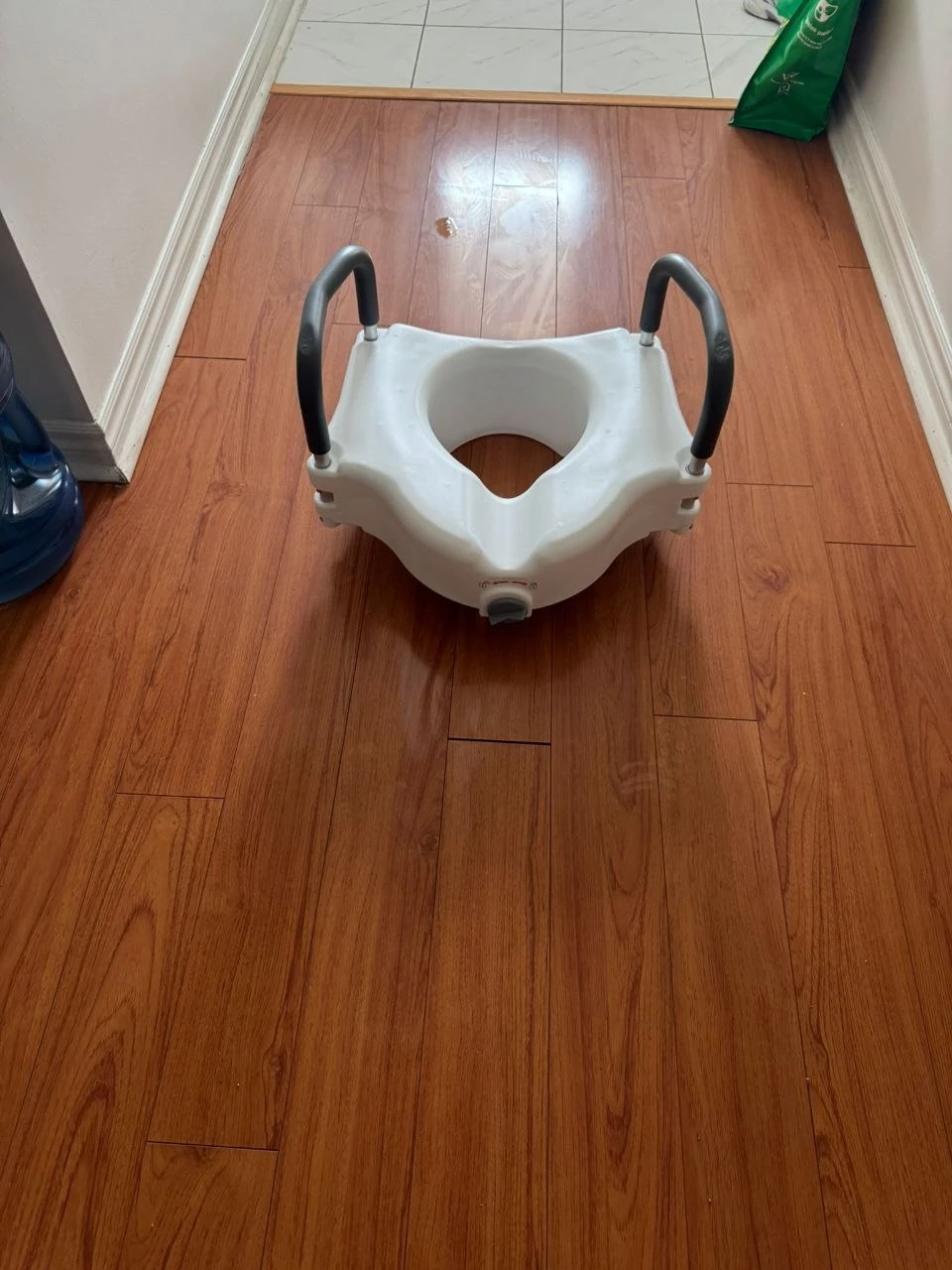 Medical Raised toilet seat with arms - photo 4
