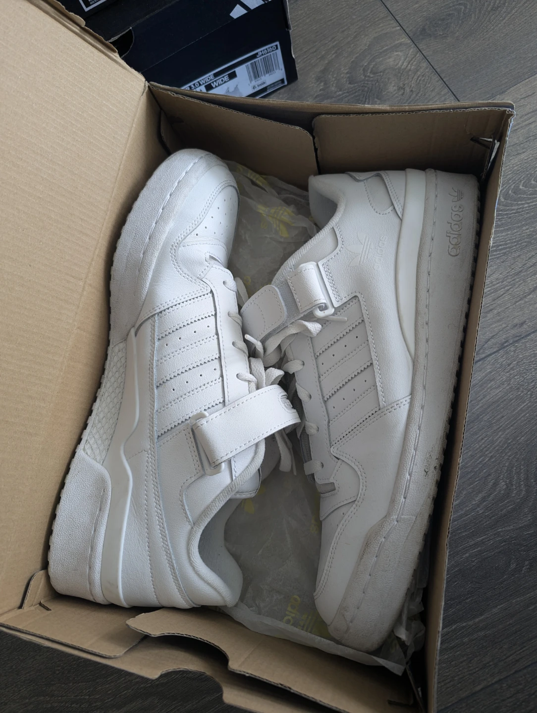 Adidas Shoes. - photo 2