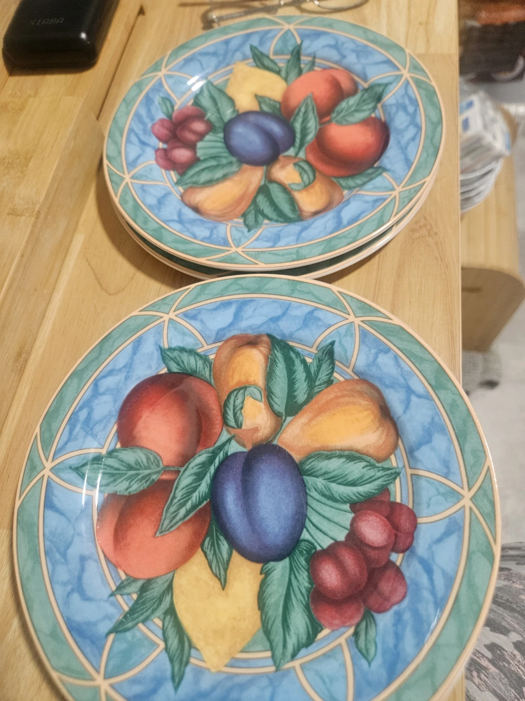 Victoria Beale Forbidden Fruit 9024 Fine Porcelain 4-Plates