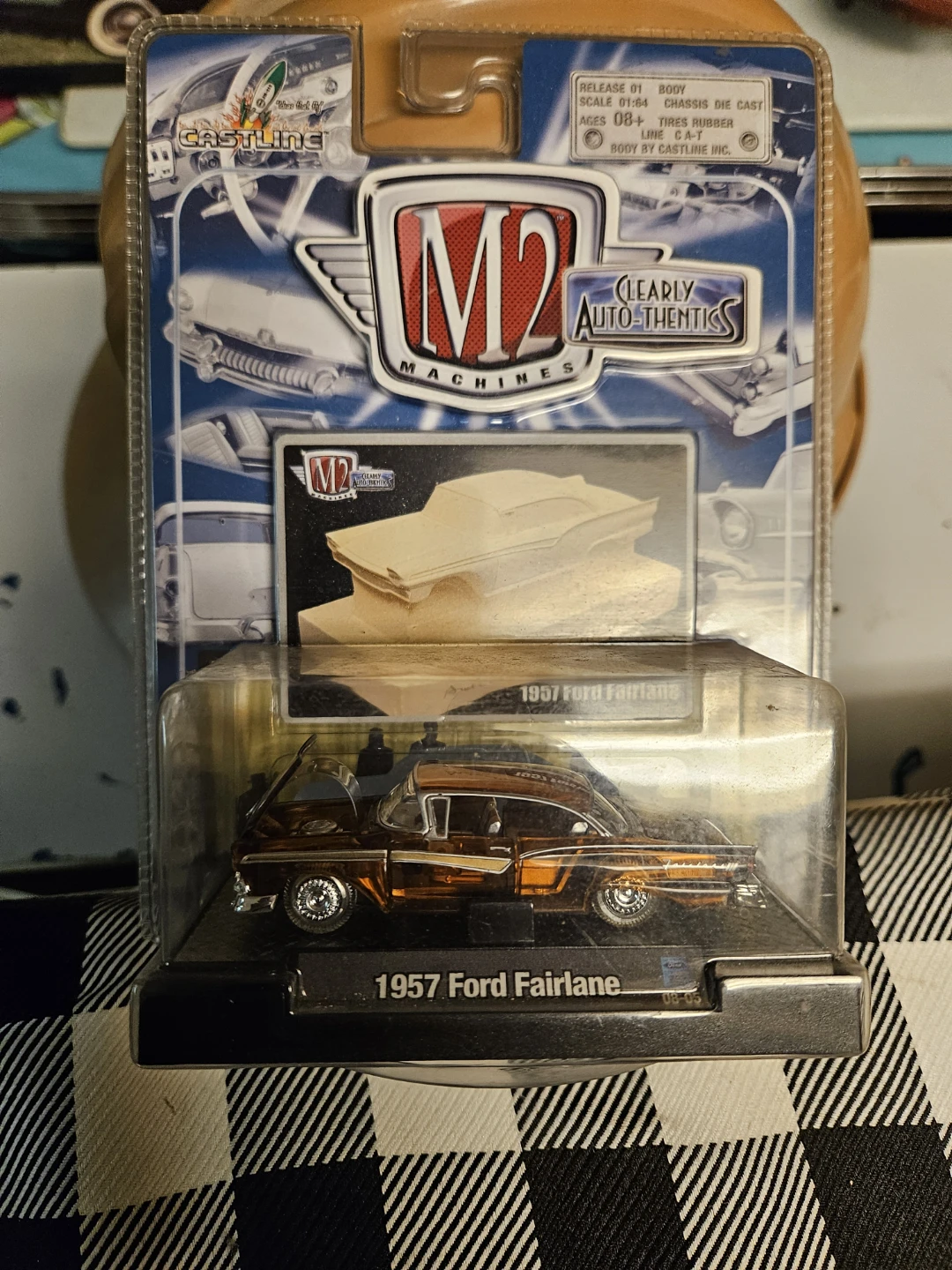 1/64 M2 1957 Ford Fairlane model car