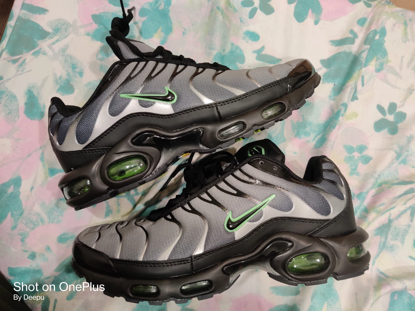 Nike Air Max Plus TN SE 'Tuned Air' Sneakers