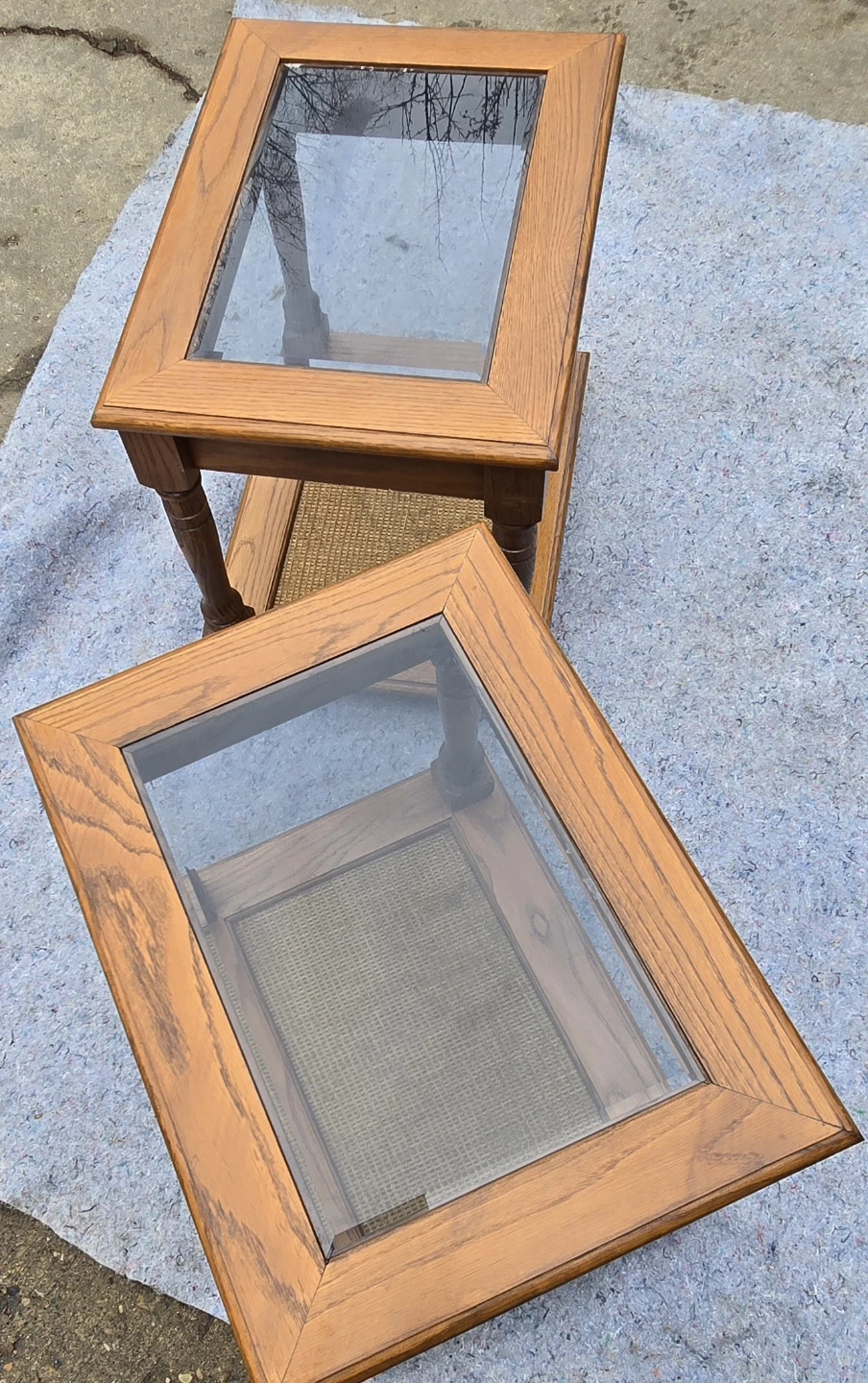 Set of 2 Oak End Tables with Glass Top and Wicker Shelf - photo 3