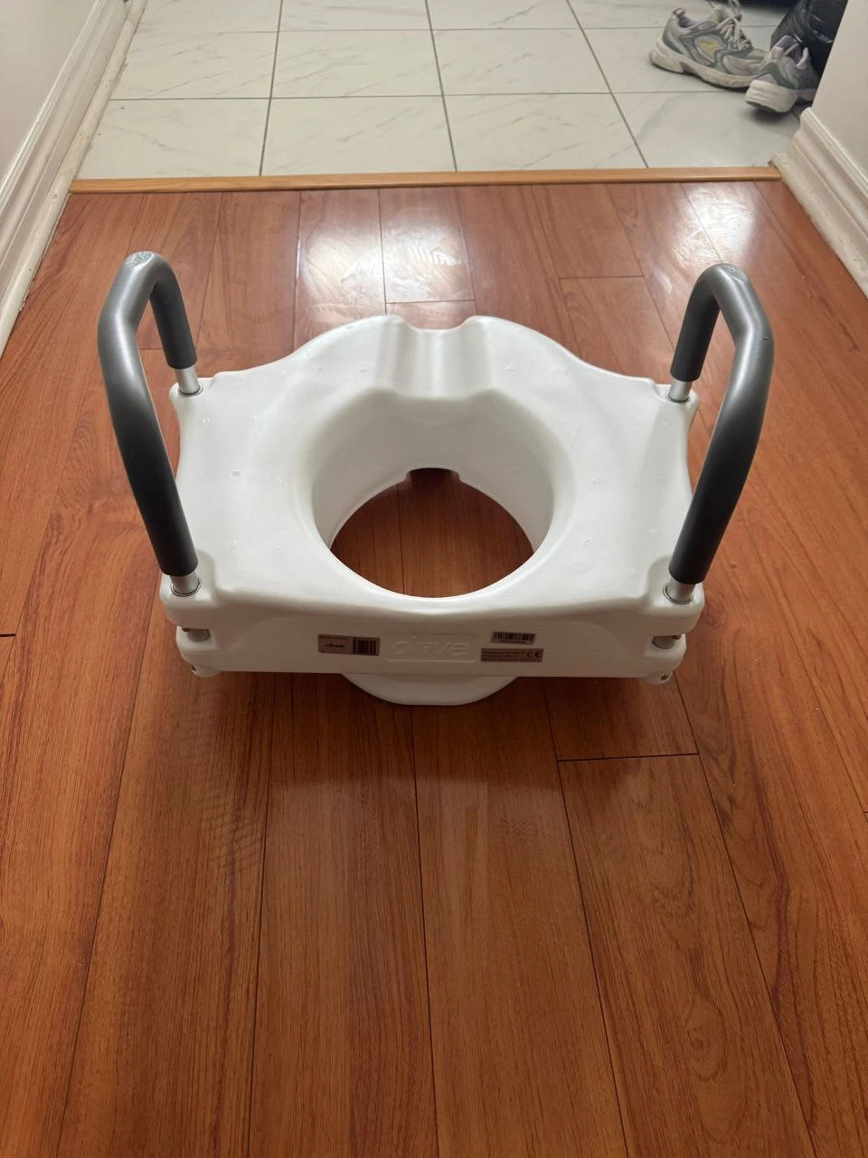 Medical Raised toilet seat with arms