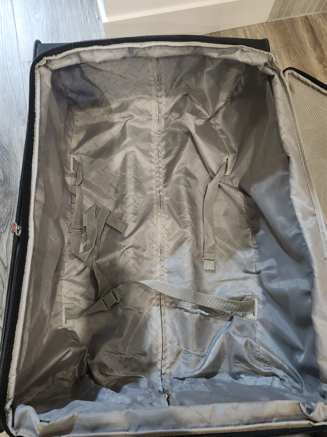 Samboro Black Rolling Suitcase - photo 2
