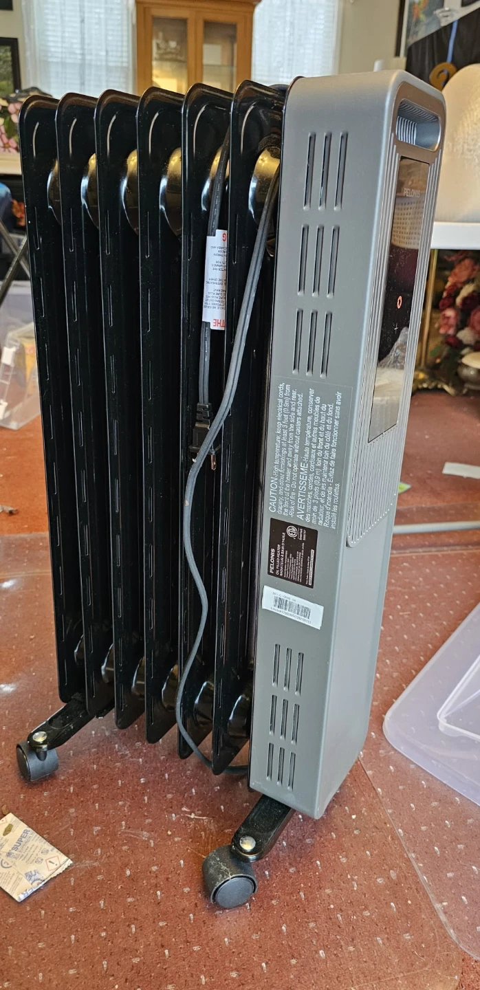 Pelonis Oil-Filled Radiator Heater with Wheels - photo 2