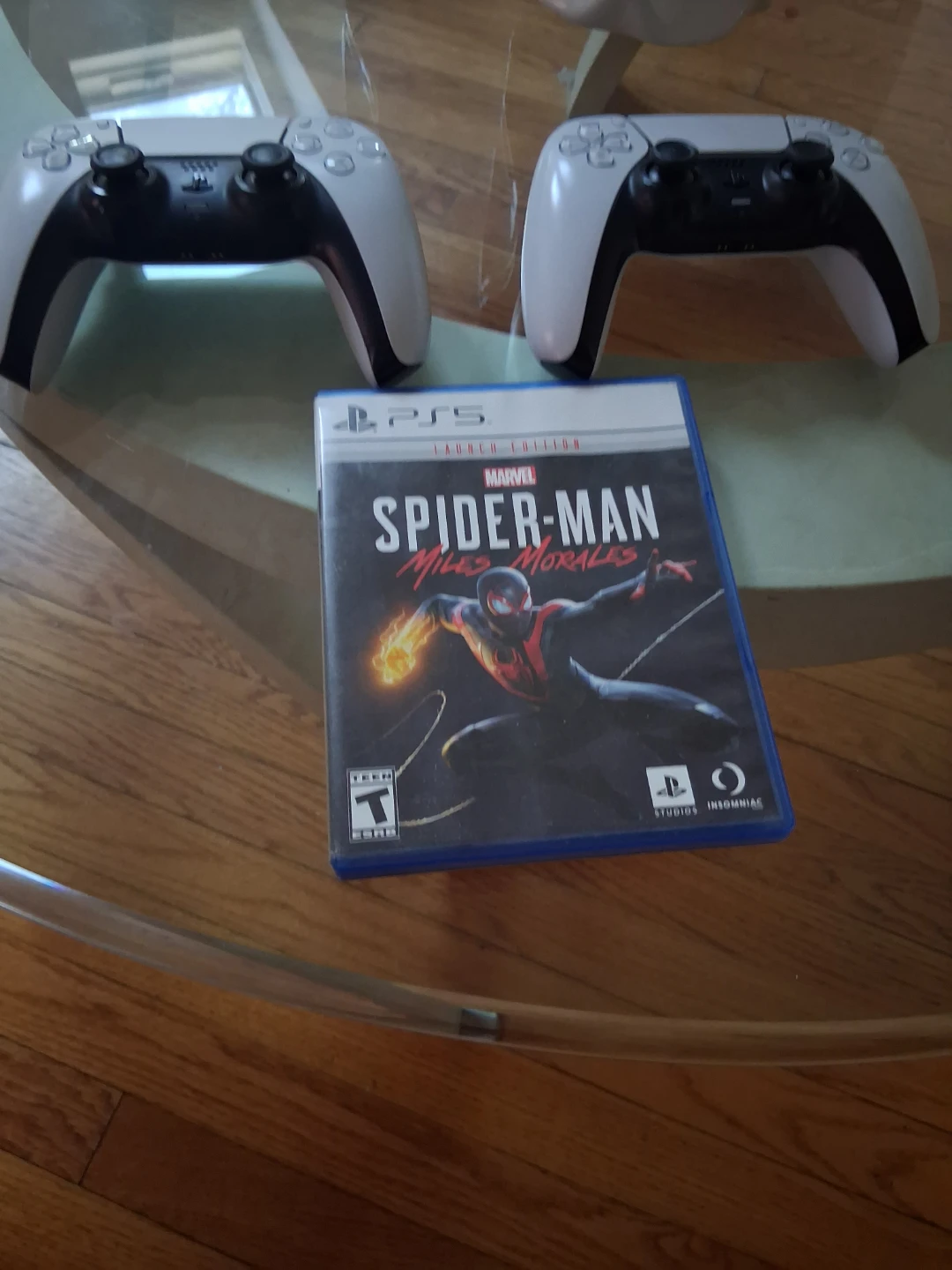 Marvel's SpiderMan: Miles Morales PS5. PS5 CONTROLLERS INCLUDED