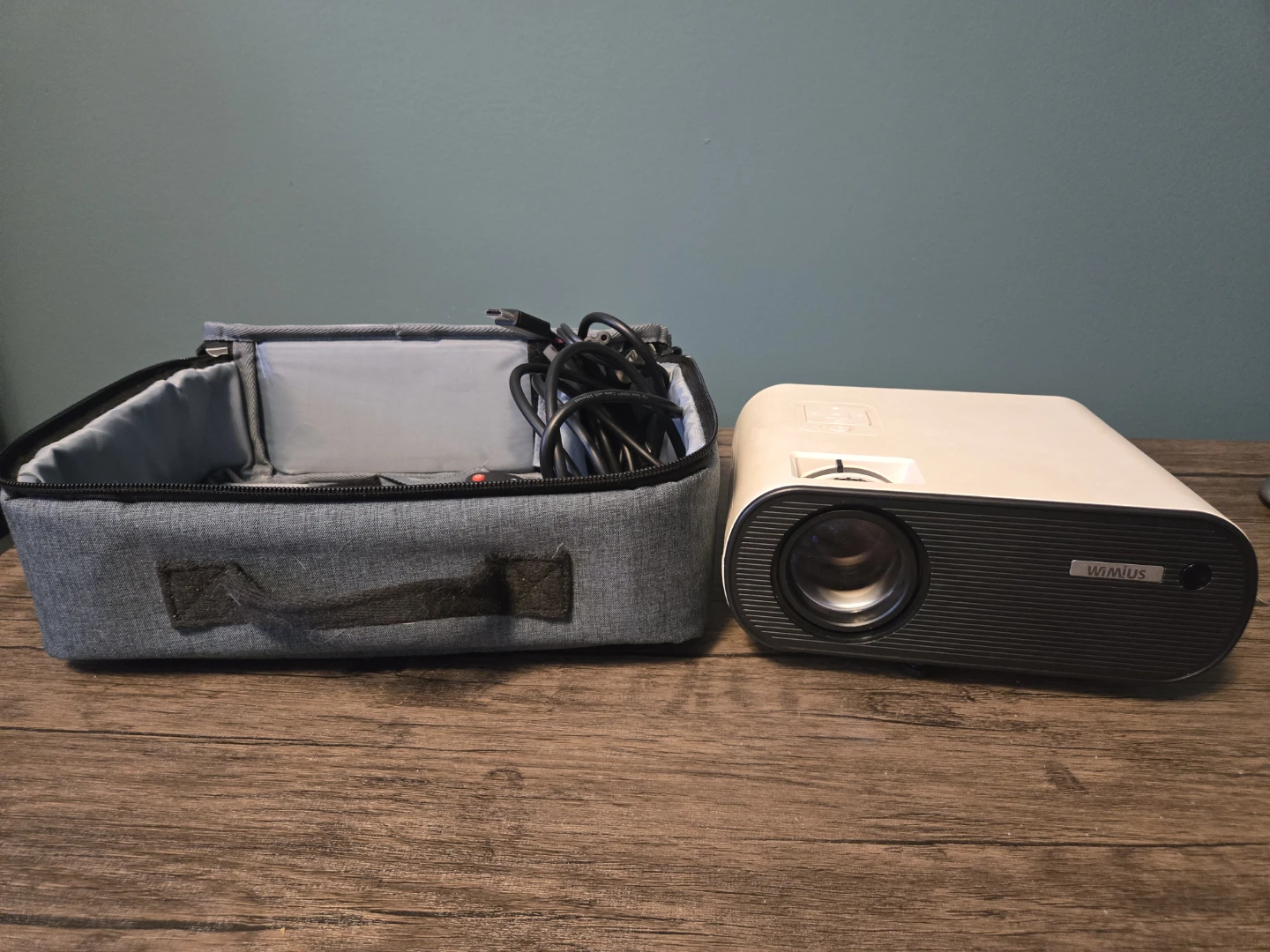 WIMIUS Projector with Case and Remote