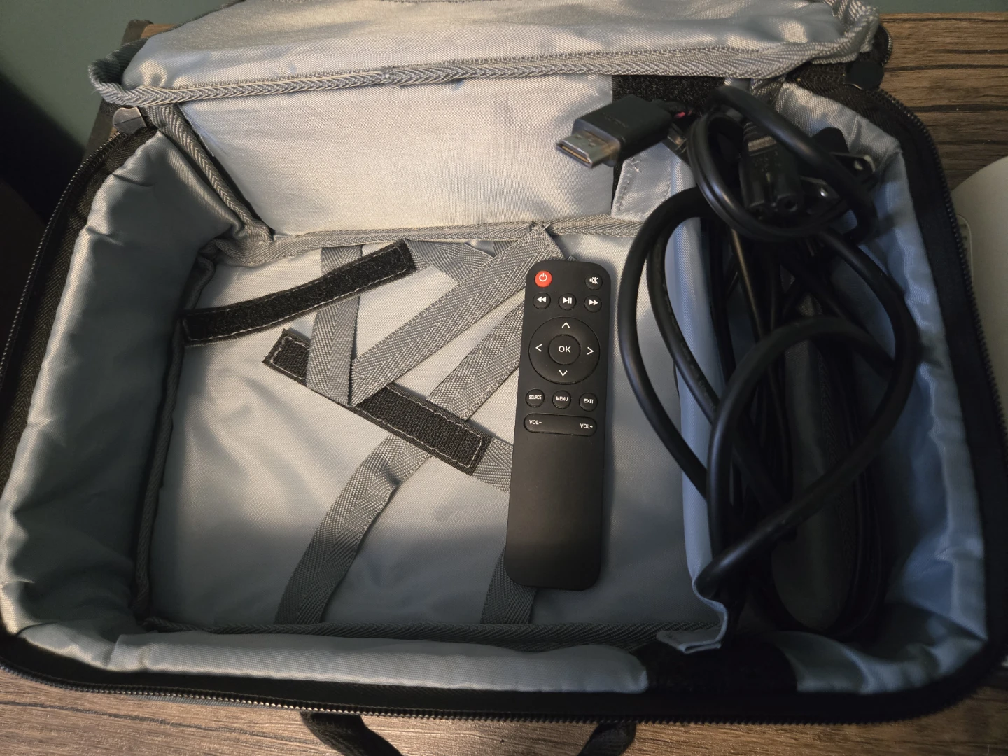WIMIUS Projector with Case and Remote - photo 4