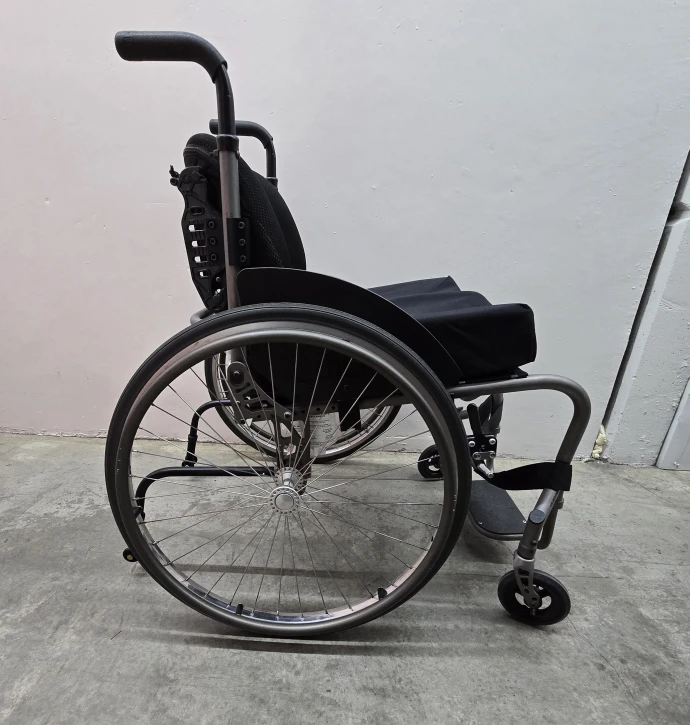 Quickie titanium wheelchair - photo 3