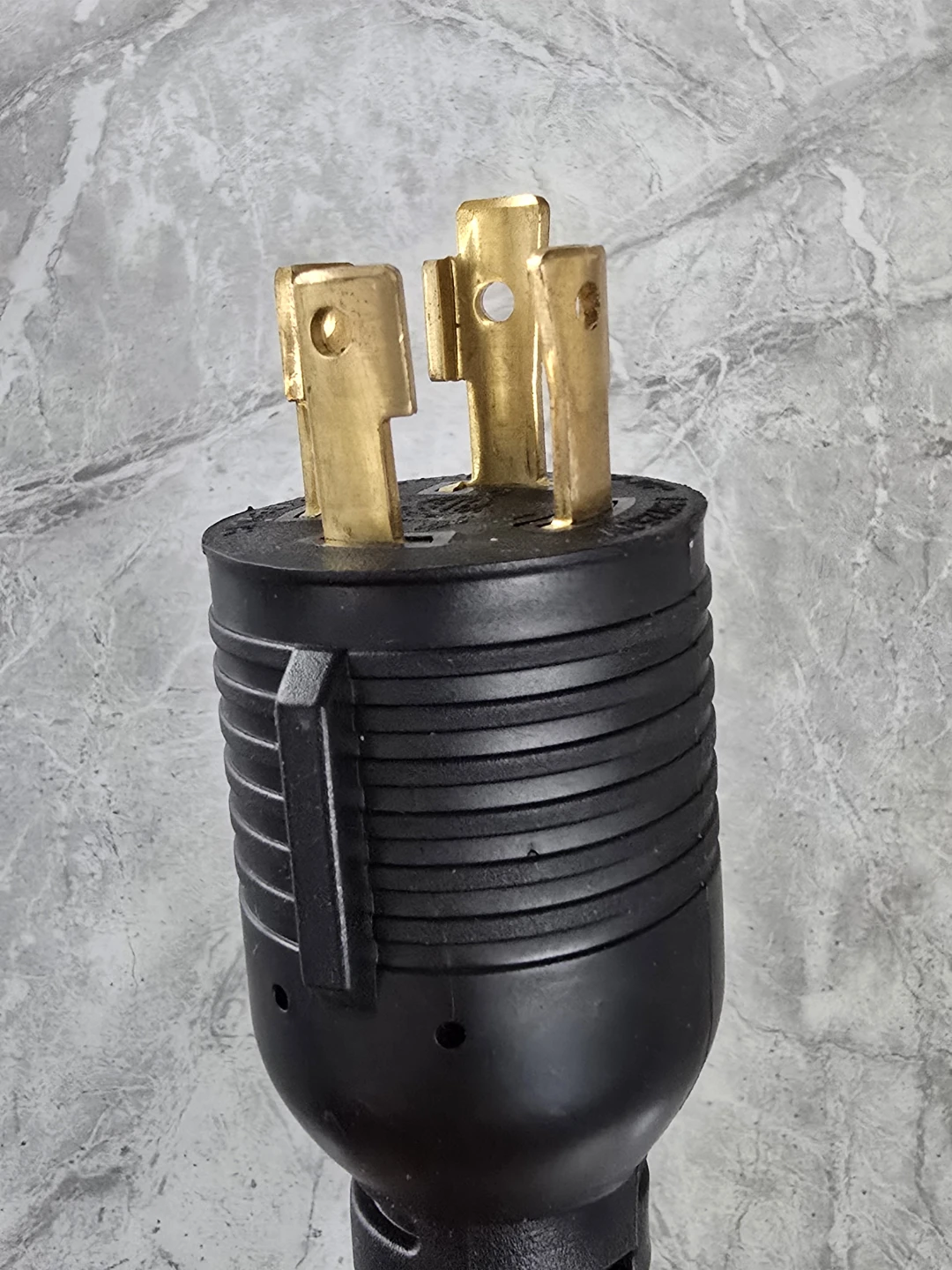 ONETAK NEMA L14-30P to 14-30R 120V/240V 30 - photo 3