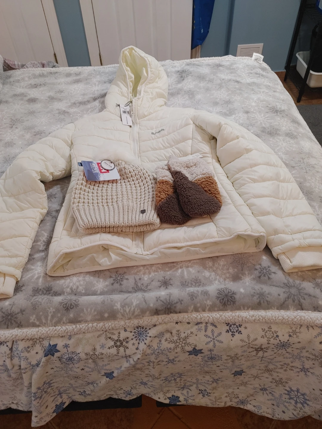 XL Bench jacket with Beenie and mitts