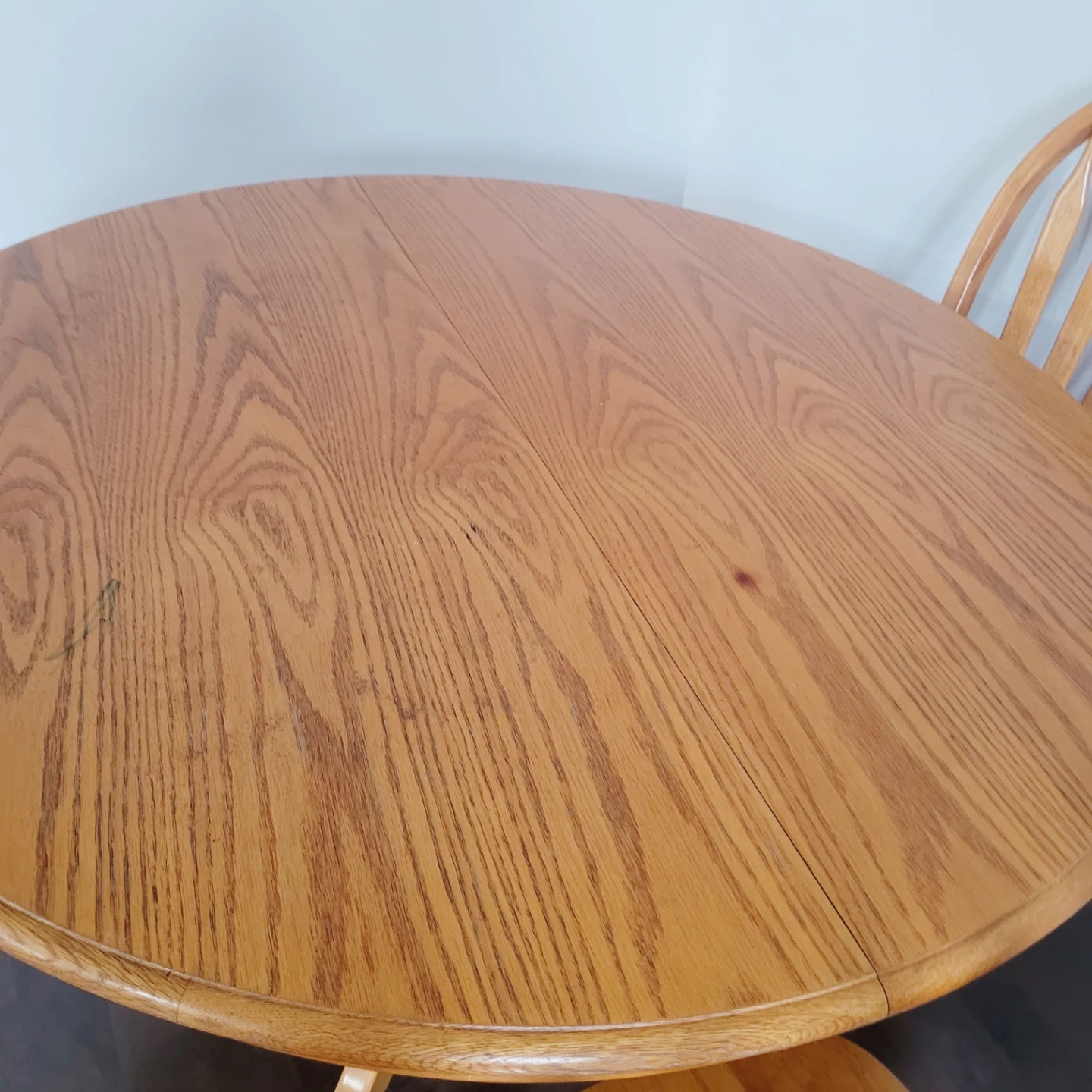 Round Oak Dining Table with 2 Chairs - photo 2