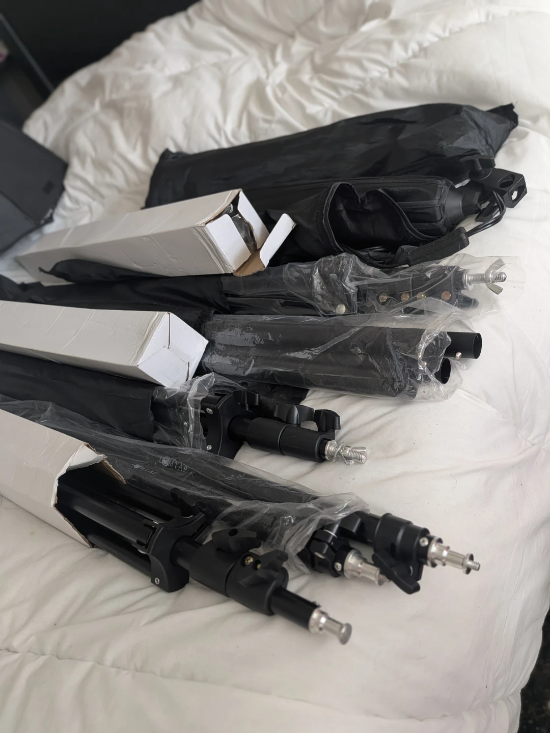 Photography Lighting Kit - 3 Light Stands & 2 Umbrellas