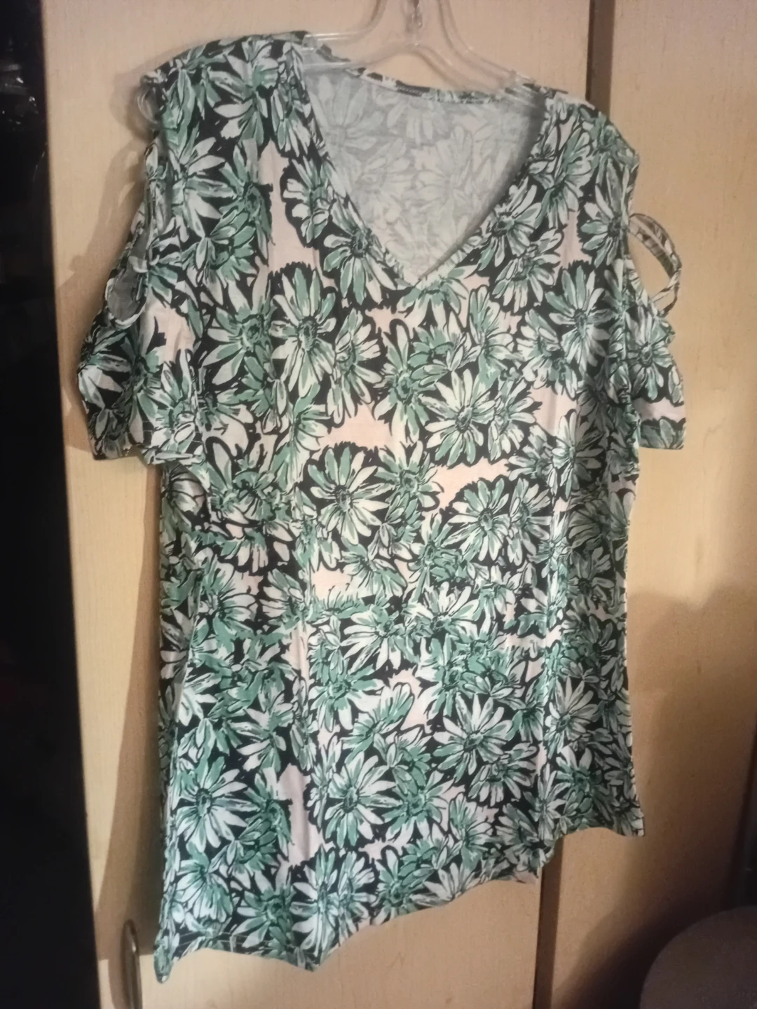 NEW!   Women's Floral Cold Shoulder T-Shirt
