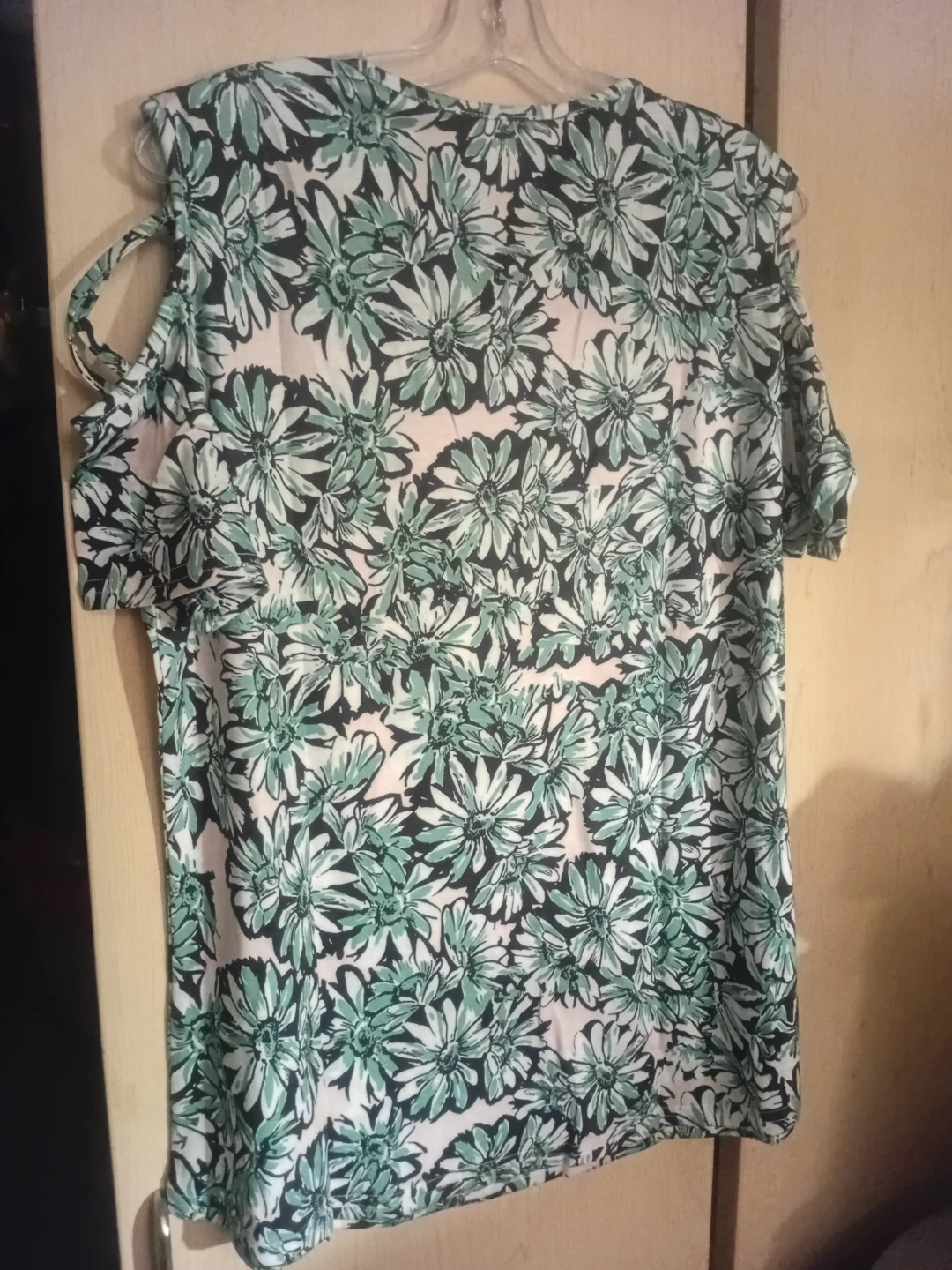 NEW!   Women's Floral Cold Shoulder T-Shirt - photo 2