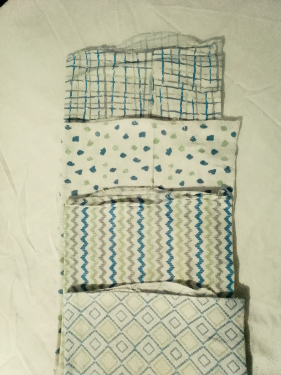 Set of 4 Swaddle Diapers 🥕 Free