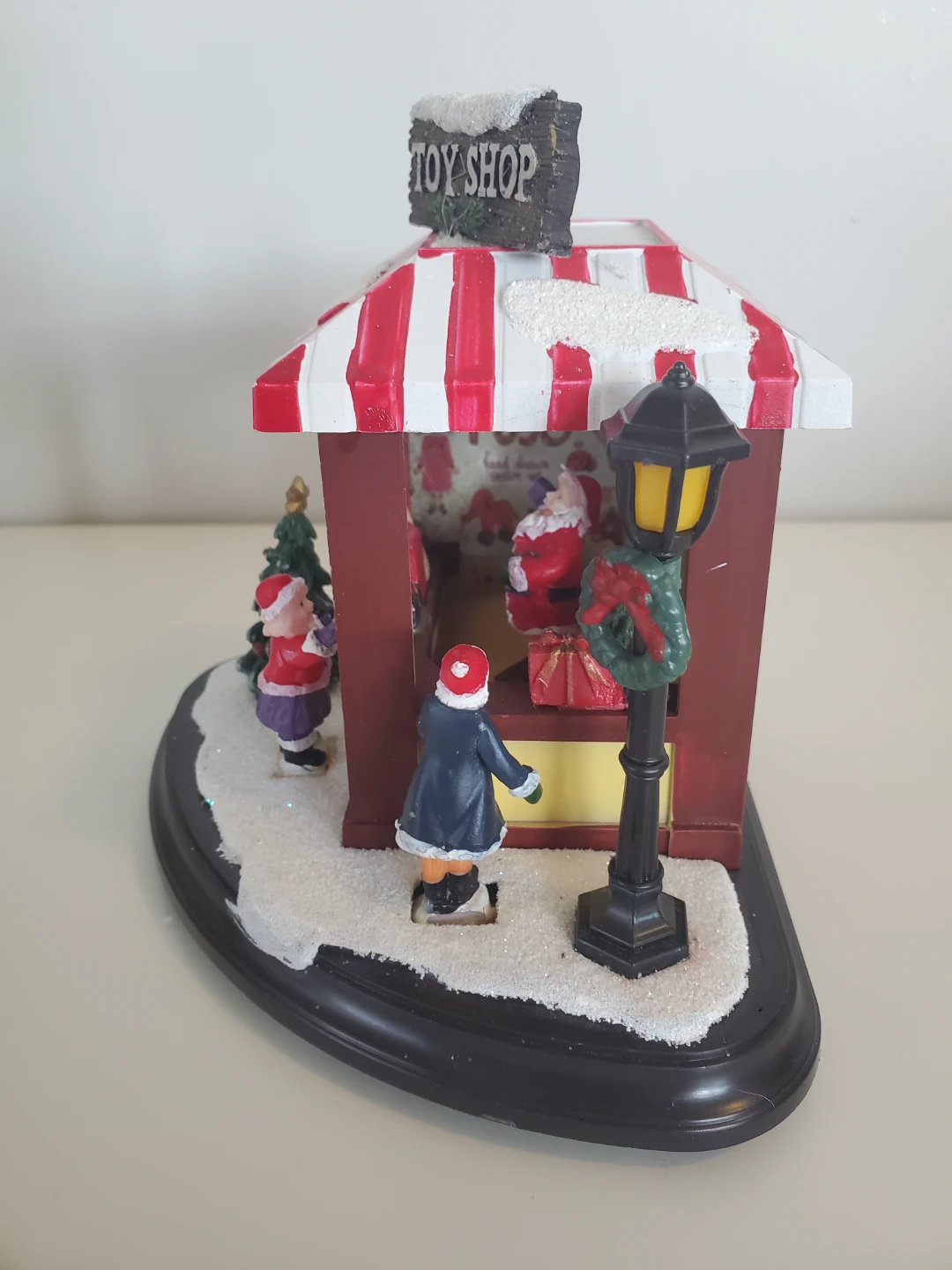CHRISTMAS MAGIC-Light-up Santa's Workshop...Euc - photo 3