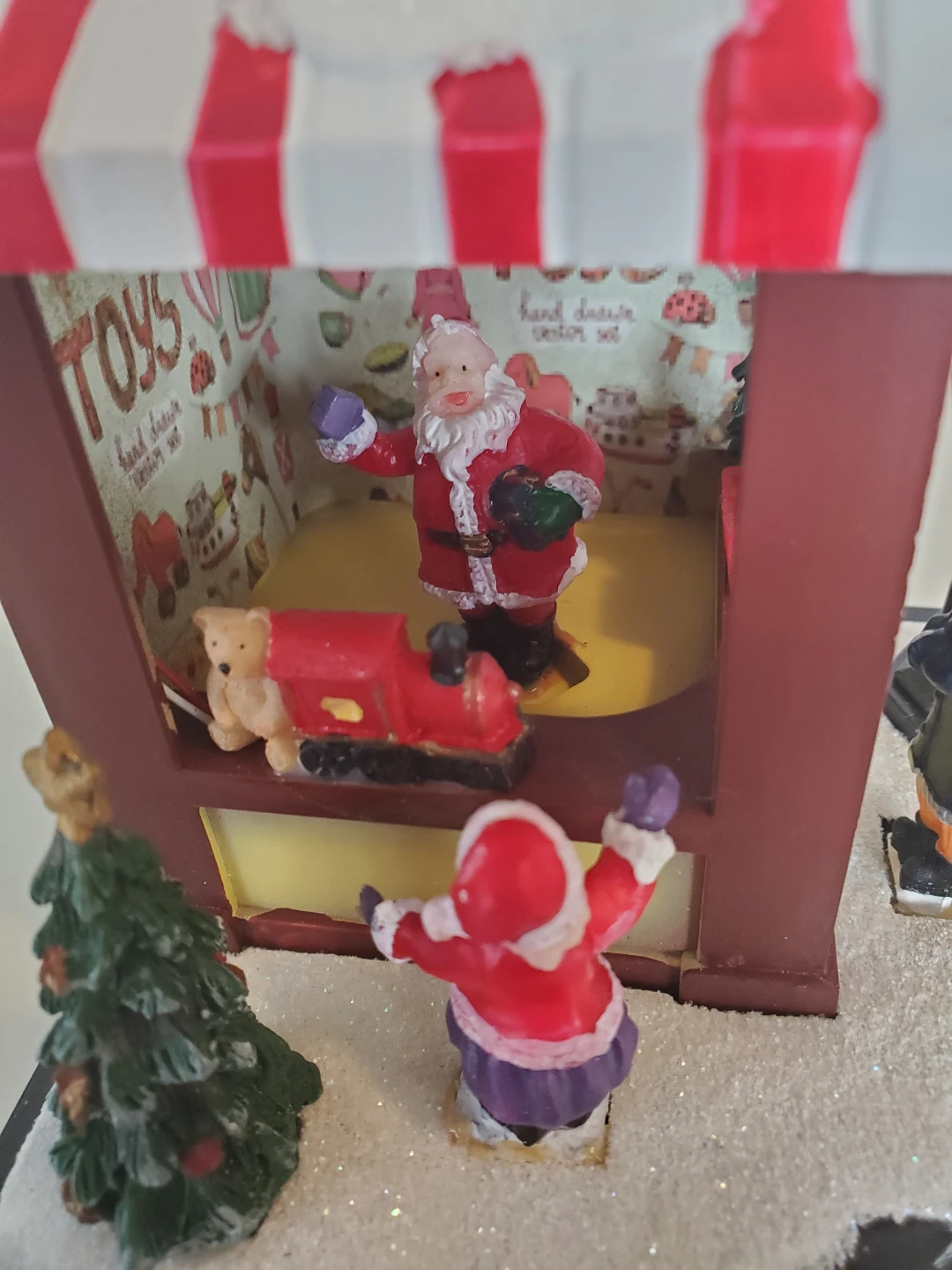 CHRISTMAS MAGIC-Light-up Santa's Workshop...Euc - photo 4