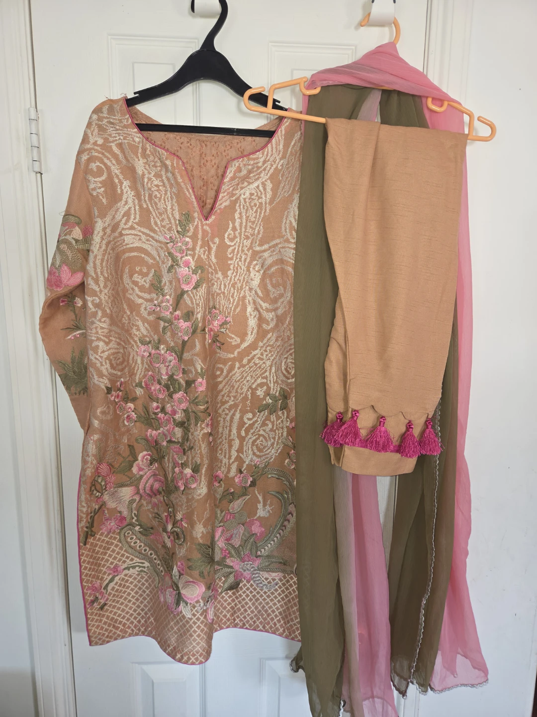 Embroidered suits - photo 4