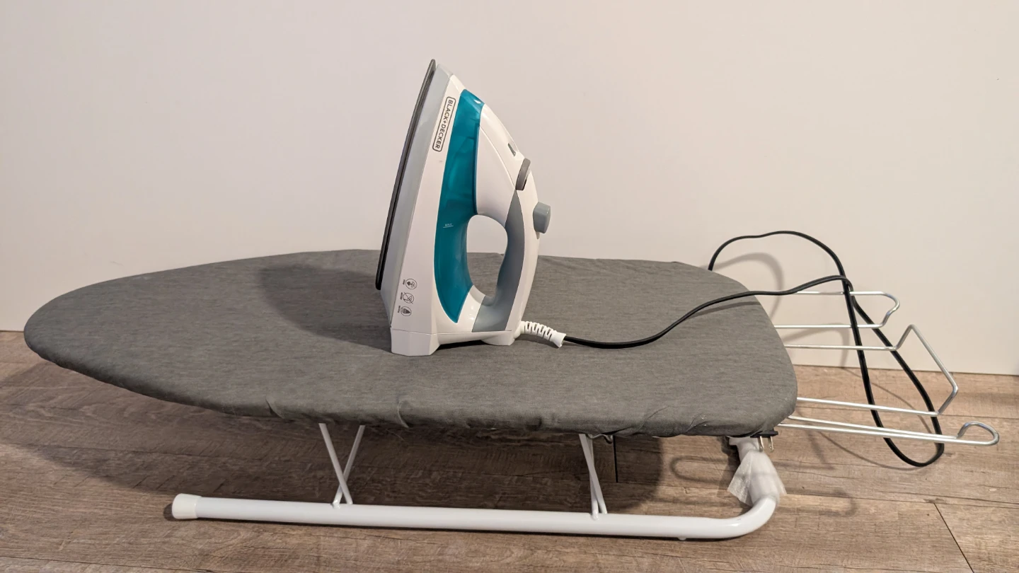 Black+Decker Ironing Board and Steam Iron Set - photo 4