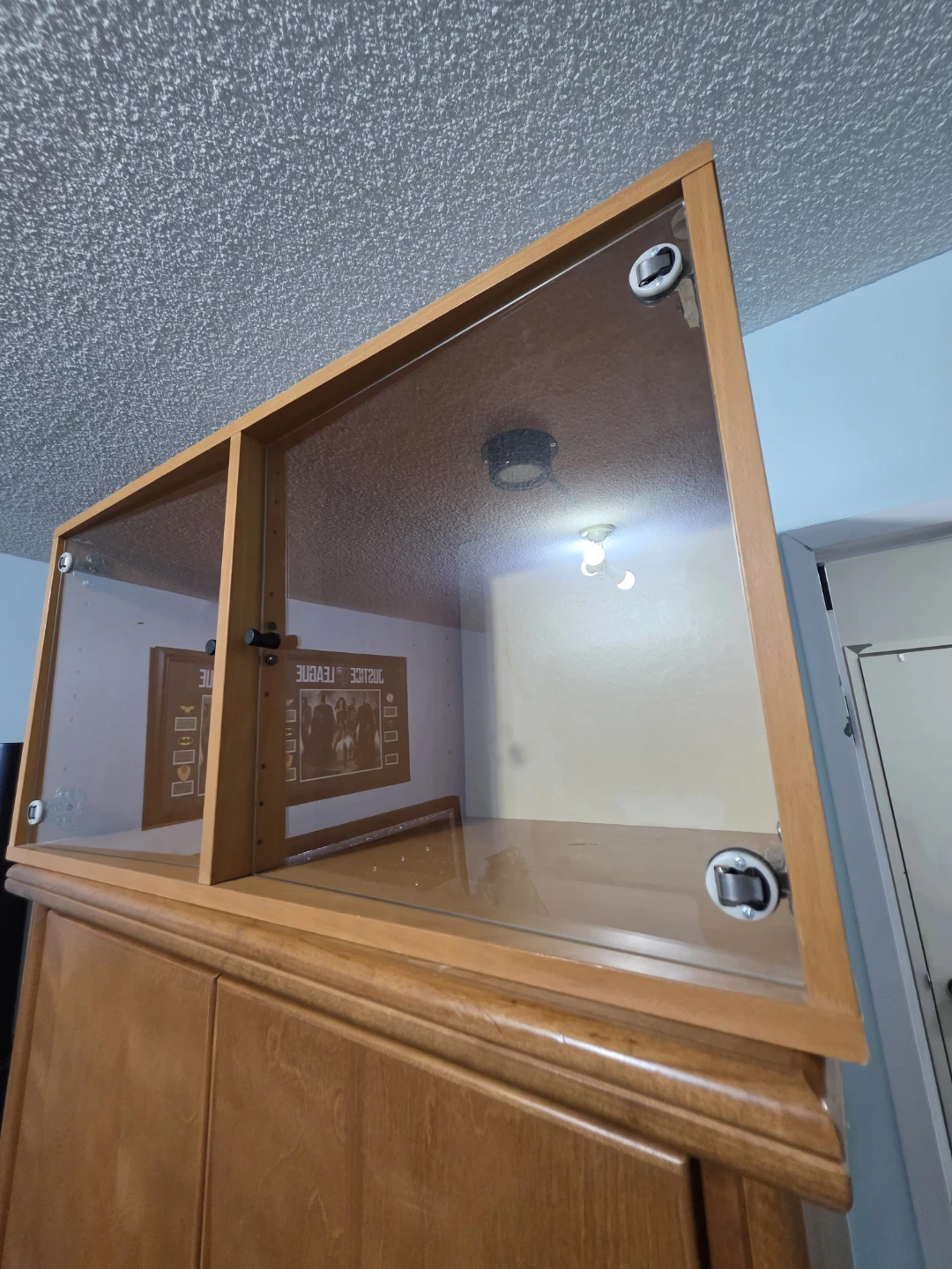 Wooden display cabinet with glass doors - photo 4