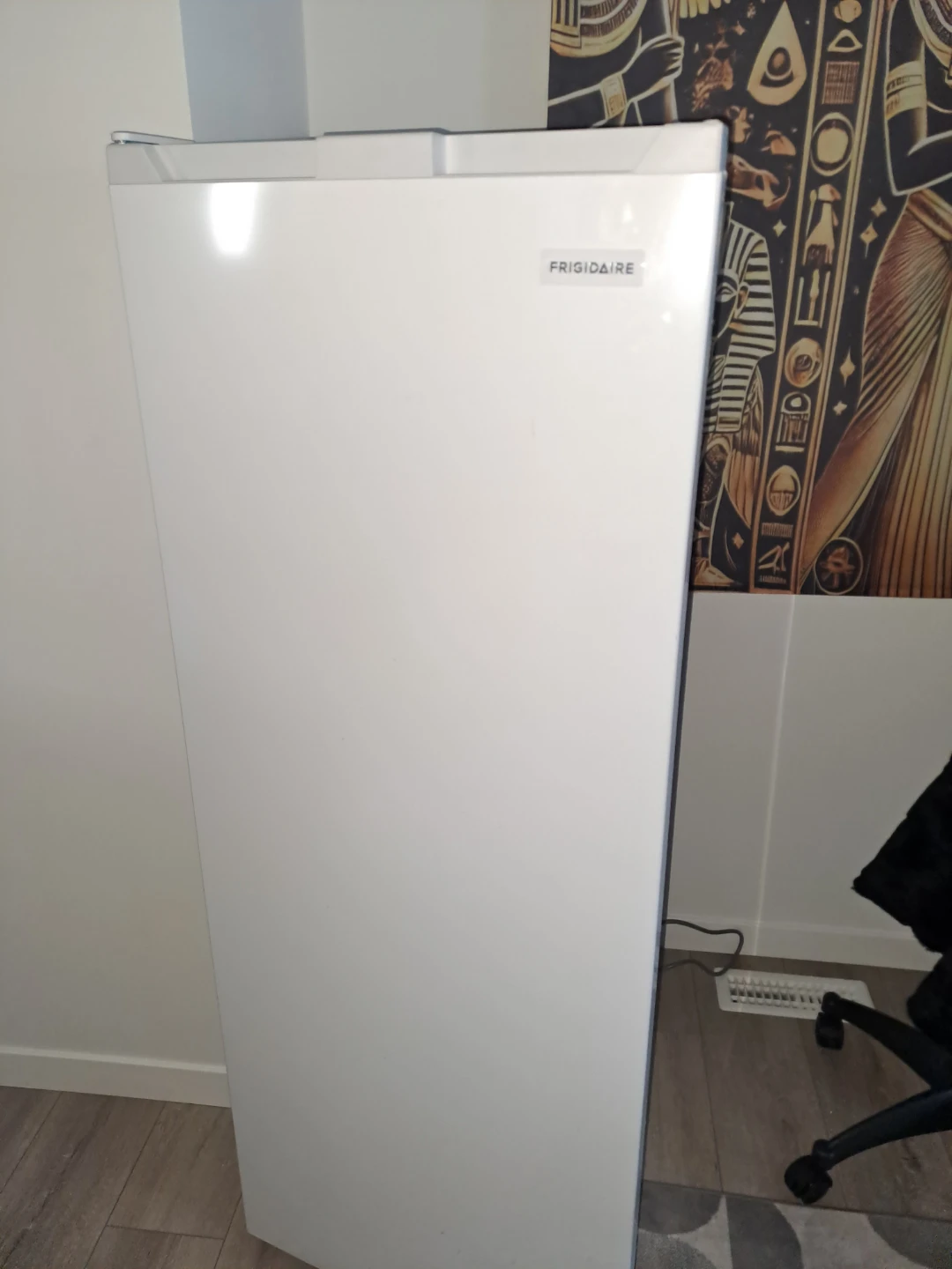 Frigidaire 7.2 cu ft Upright Freezer – Clean & Works Perfectly - photo 2