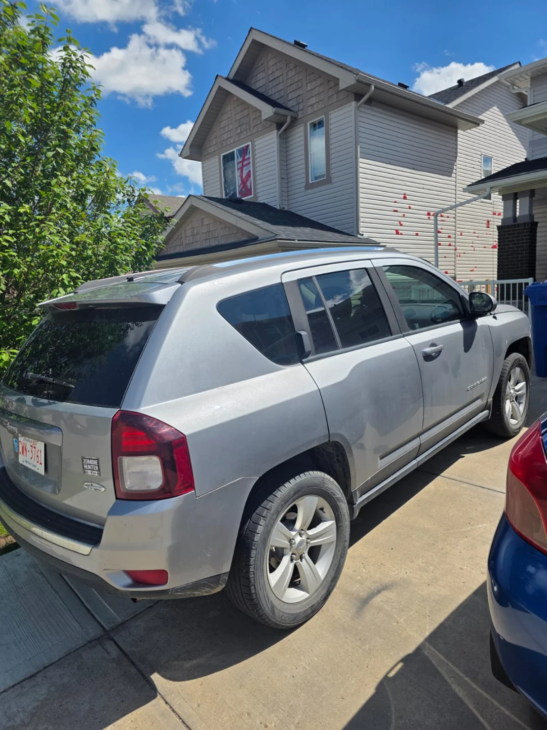 Silver Jeep Compass SUV 2015. - photo 2