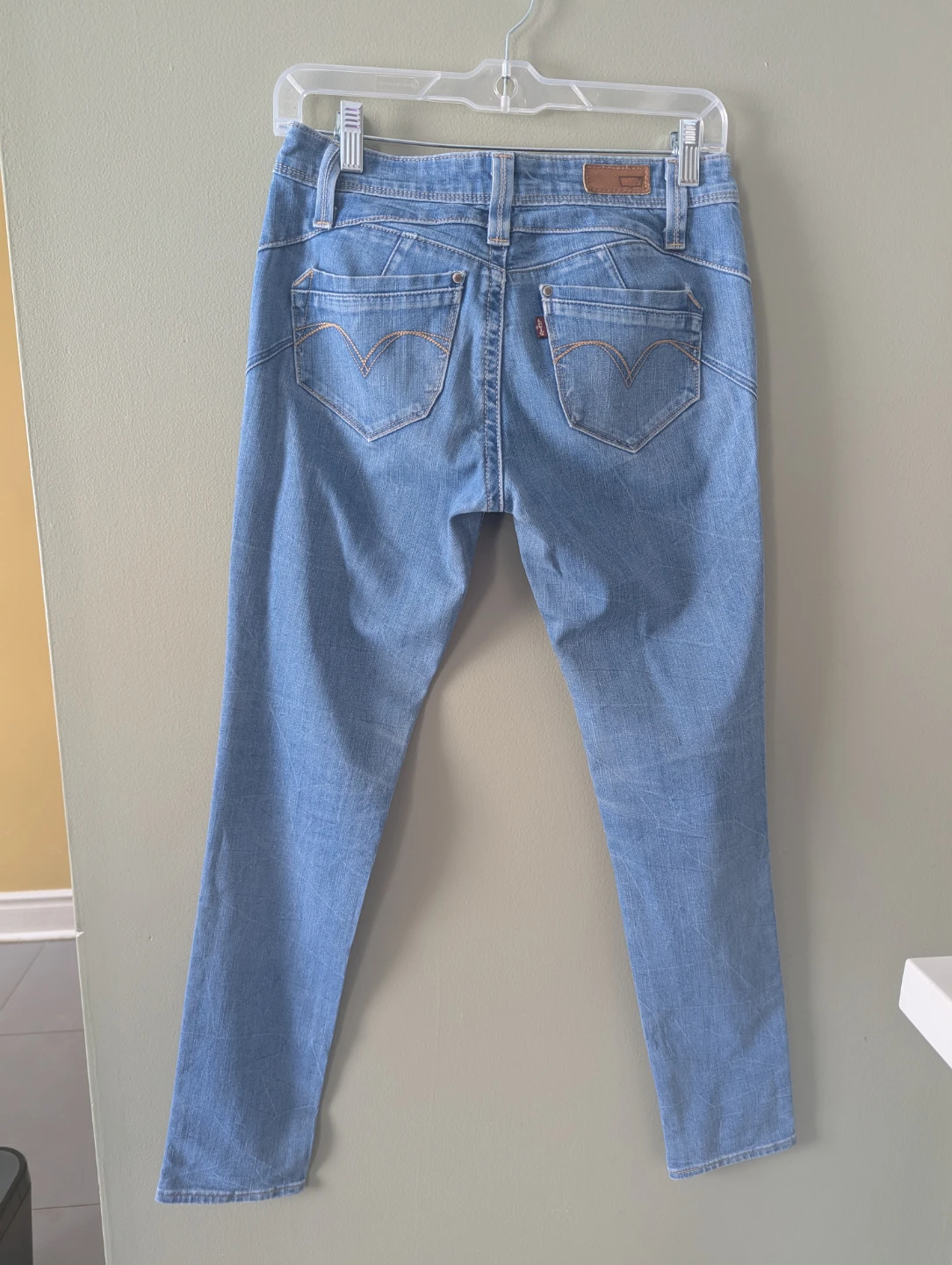 Levi's Classic Low Rise Skinny Jeans Size 27 Inseam 29 - photo 2