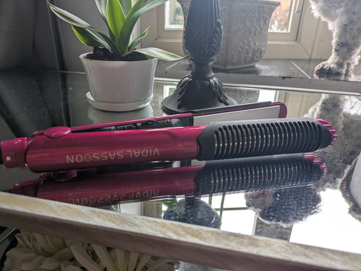 BRAND NEW Vidal Sassoon Hair straightener