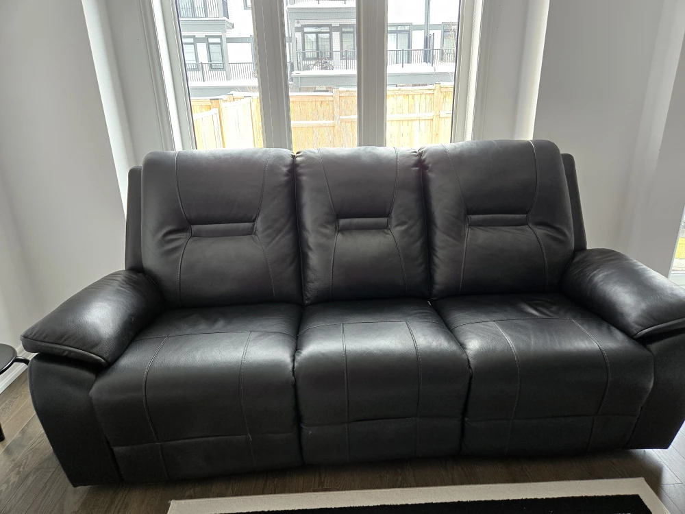 Black leather  recliner  sofa