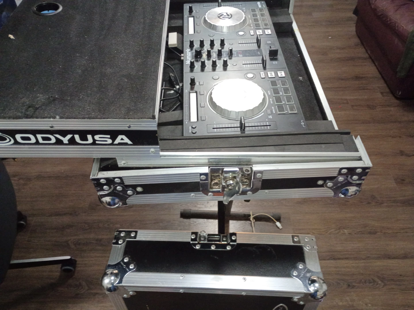 Numark iDJ Pro DJ Controller with Case - photo 4