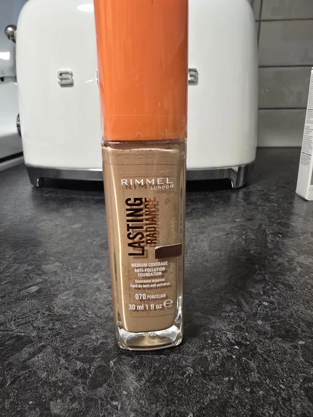 Rimmel Lasting Radiance Foundation 070 Porcelain
